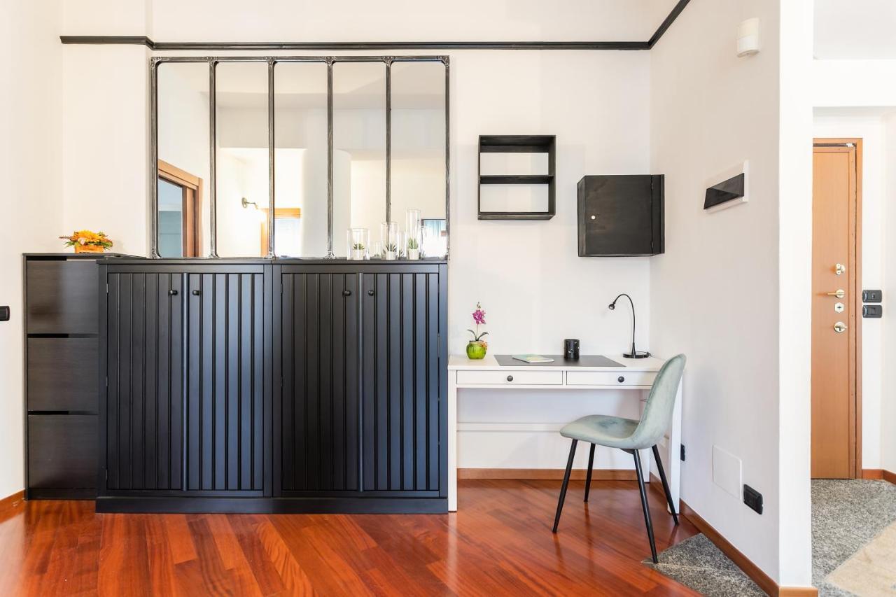 Santa Chiara Apartment By MyhomeinКомо Экстерьер фото